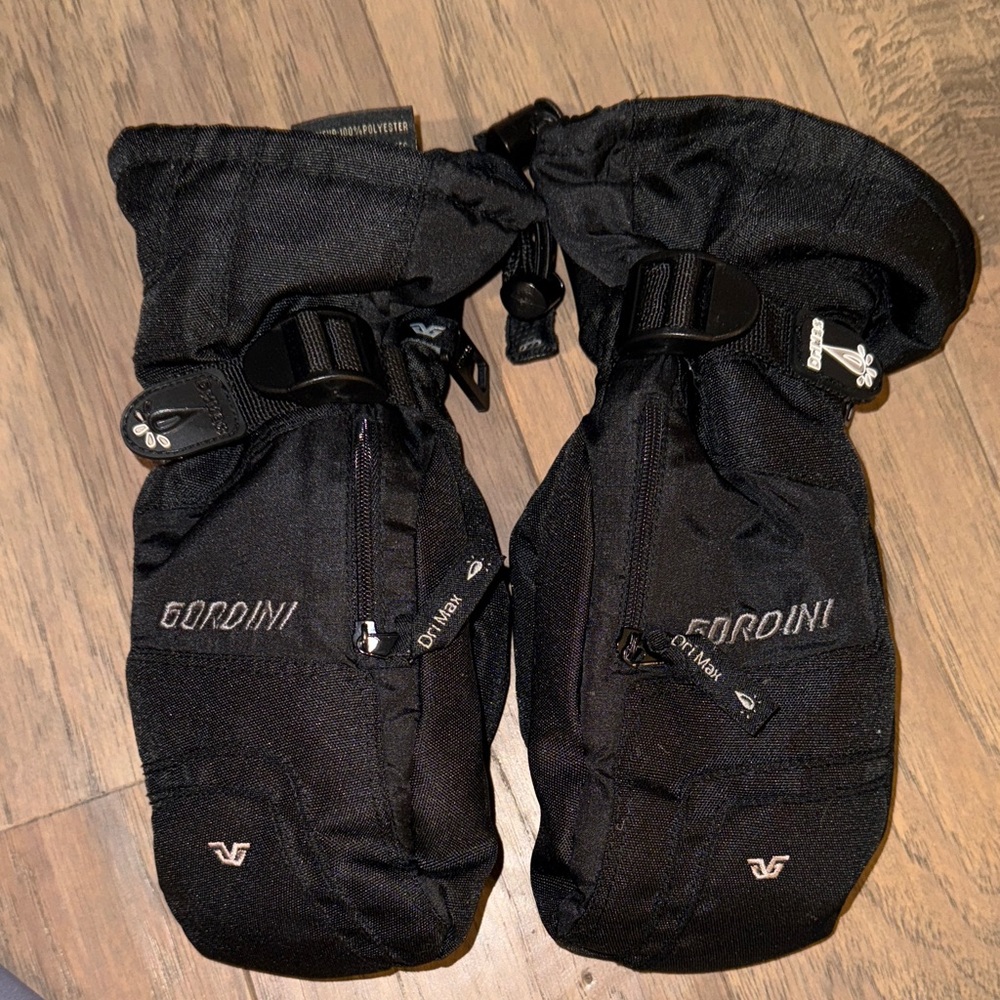 Gordini Black Kids Mittens